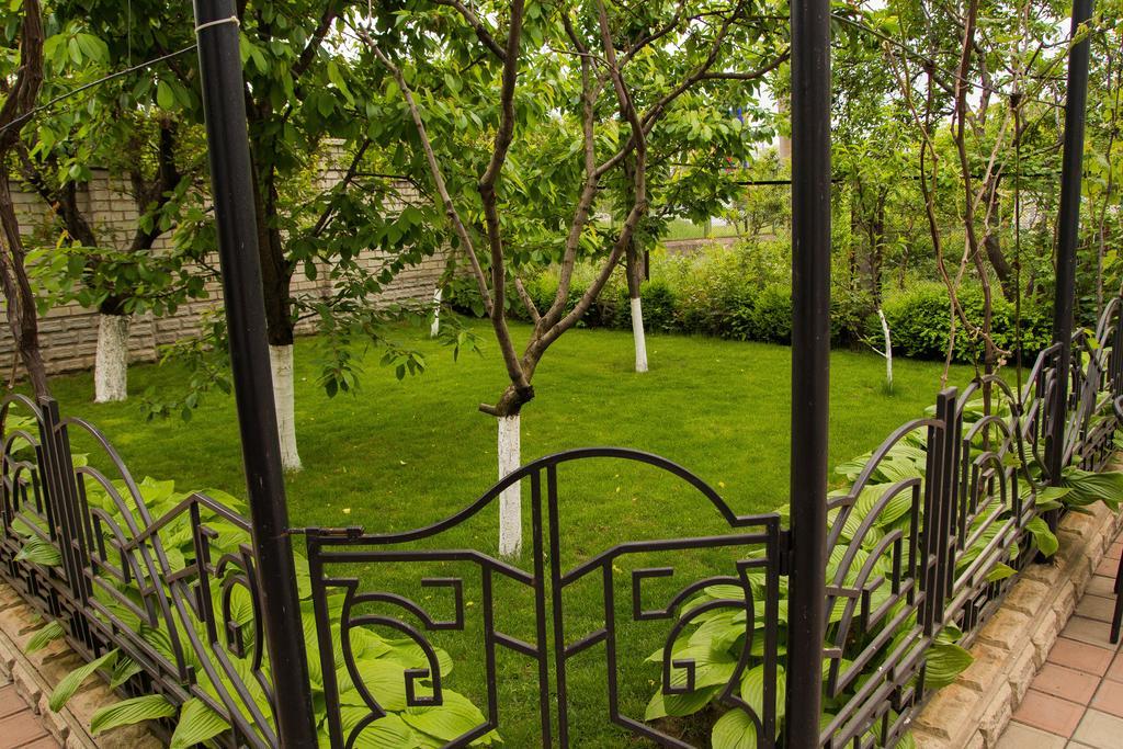 Yuzhniy Dvorik Aparthotel Odessa Luaran gambar